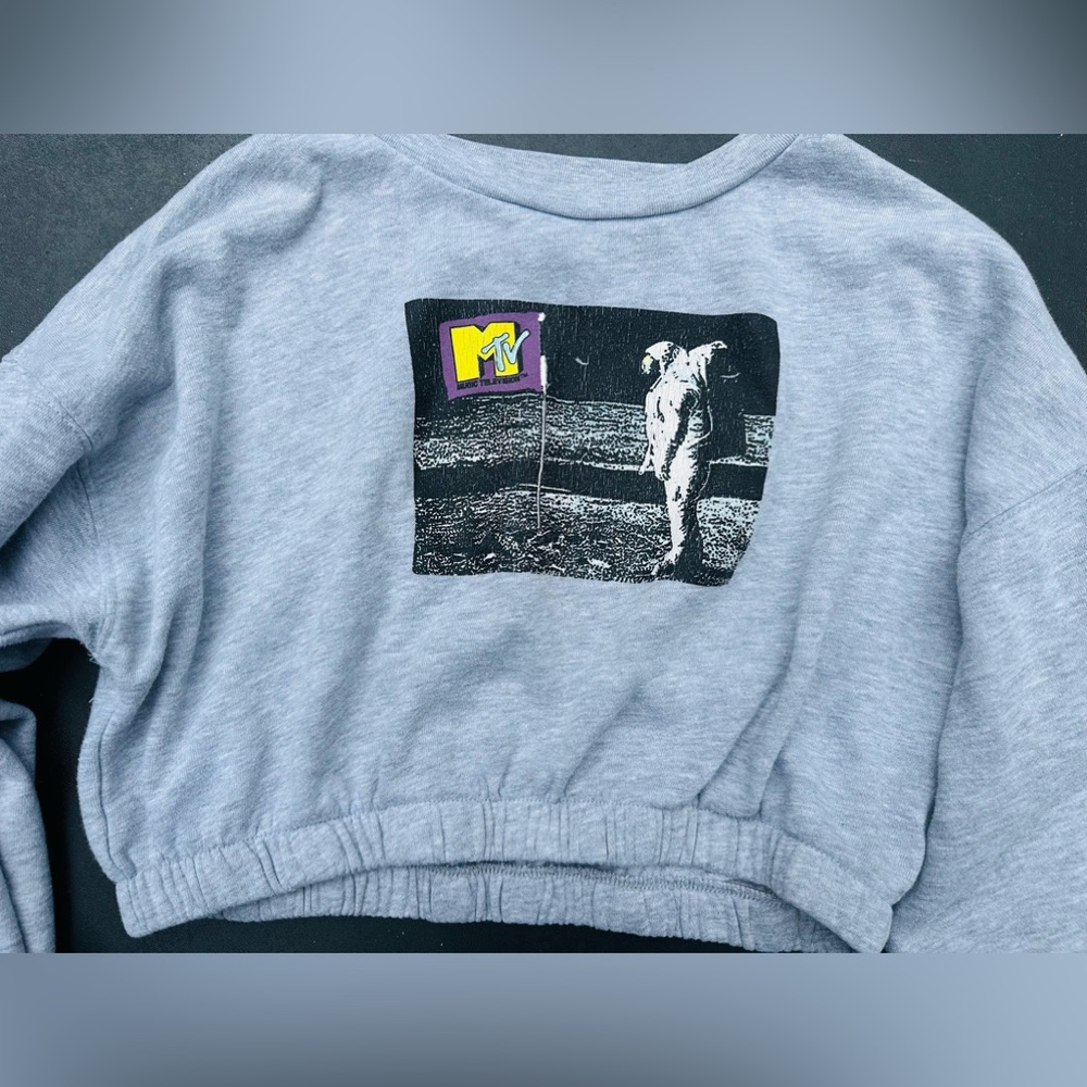 Cropped Crewneck